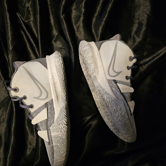 Nike™ Kyrie Irving 7 SE (GS) Basketball Shoes Sz 6Y Gray CHIP - Picture 2 of 10